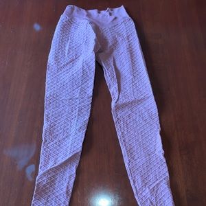 Dark pink scrunch butt leggings
